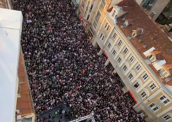 Snimak Sarajlija sa oproštaja Bešliću iz vazduha: Ovo je najveći dokaz koliko su ga voljeli VIDEO