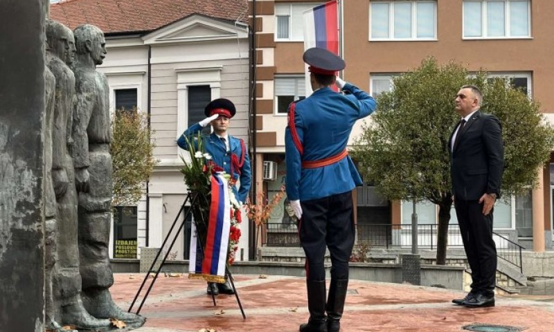 Minić u Derventi: Položio vijenac kod Centralnog spomen-obilježja poginulim borcima VRS
