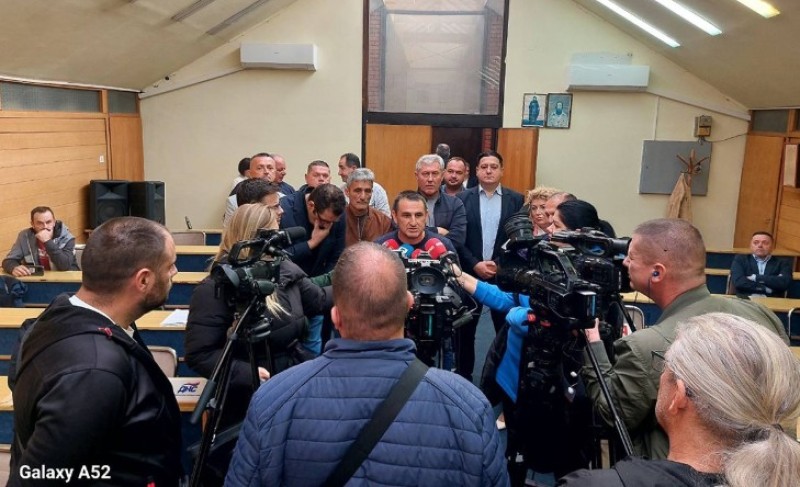 Drama na startu! Narodni poslanici i mještani izbačeni sa sjednice SO Ugljevik