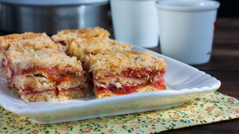 Meka i sočna poslastica za drugi dan vikenda: Bakin recept za griz kolač sa šljivama