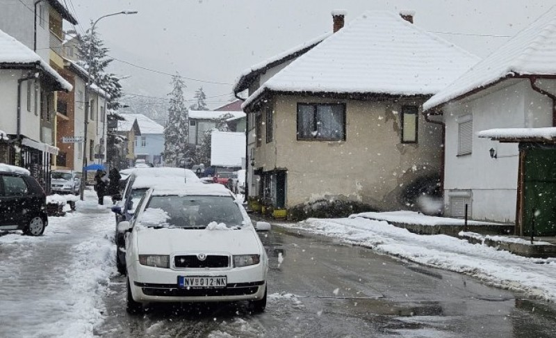 Putevi “paralizovani”! Oktobarski snijeg napravio pustoš u ovom dijelu Srbije FOTO