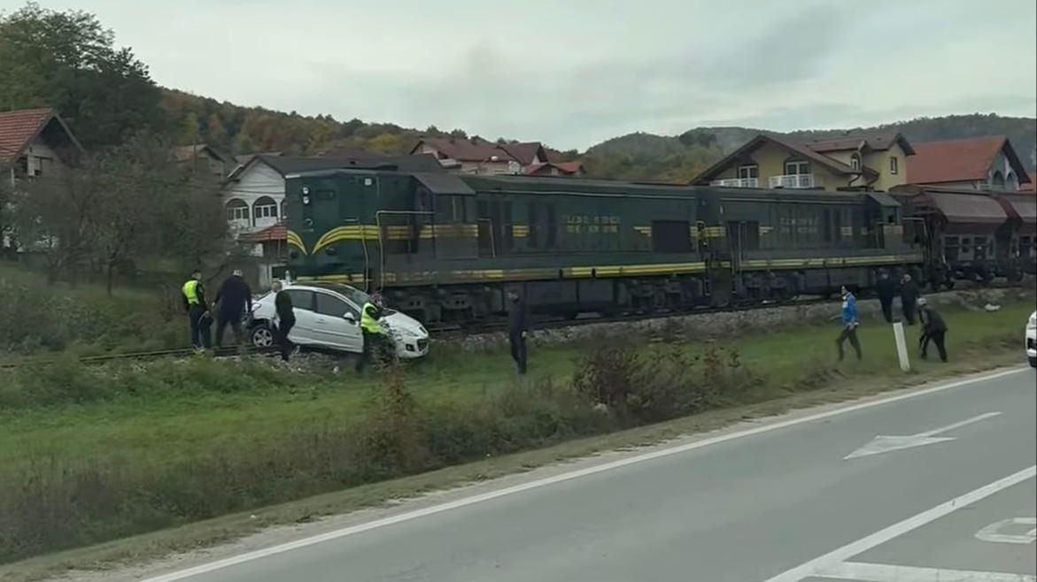Detalji užasa u BiH: Ima povrijeđenih u sudaru voza i automobila