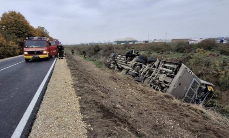 U Sremskoj Mitrovici Dan žalosti: Autobus se prevrnuo, troje ljudi poginulo