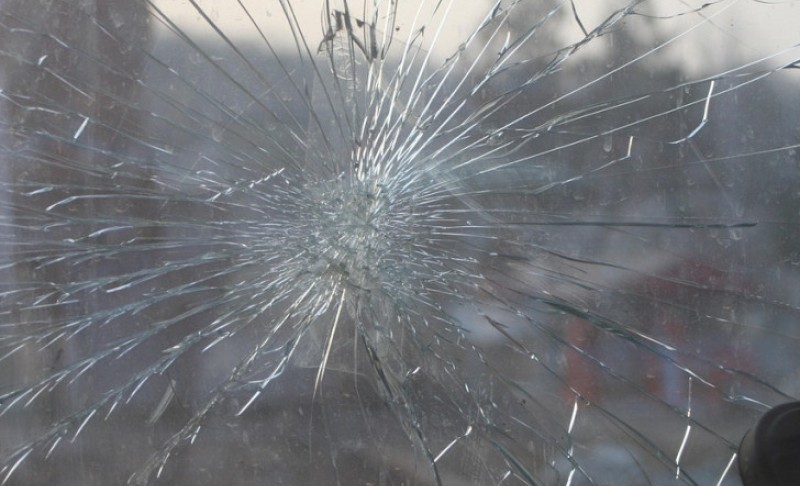 Tenzije u hali, tragedija na putu! Navijači ubili vozača dok su gađali autobus ciglama FOTO