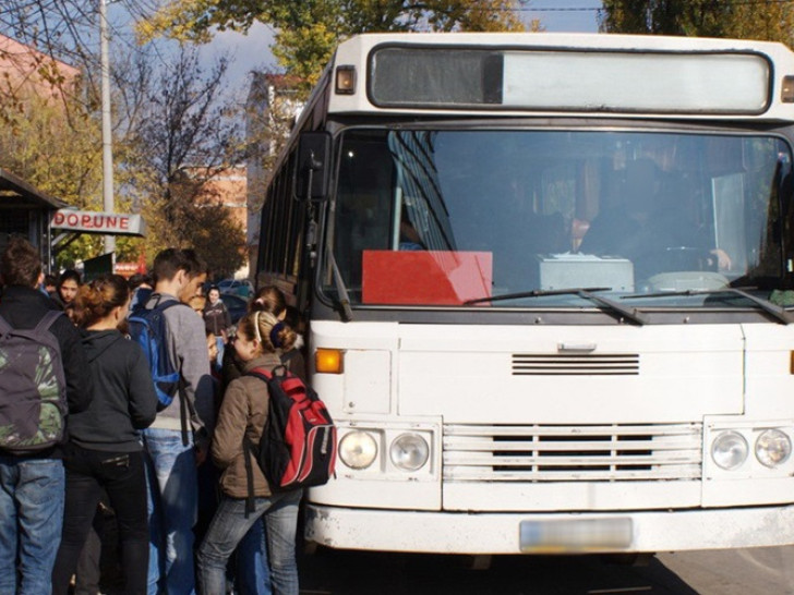 Nedostaje i vozača: Učenike prevoze autobusi na izdisaju