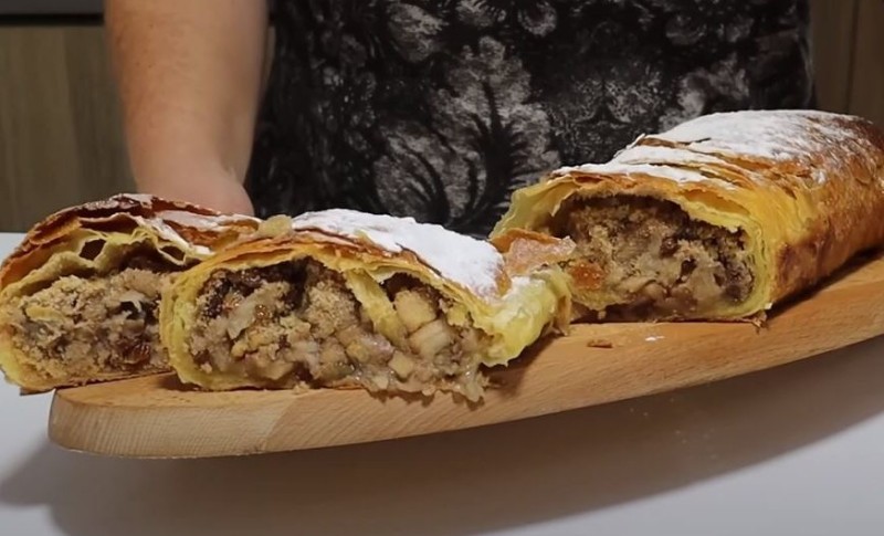 Ukus neodoljivo podsjeća na djetinjstvo: Recept za štrudlu sa jabukama koja osvaja