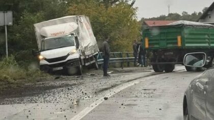 Sudar dva kamiona: Saobraćaj u potpunosti obustavljen