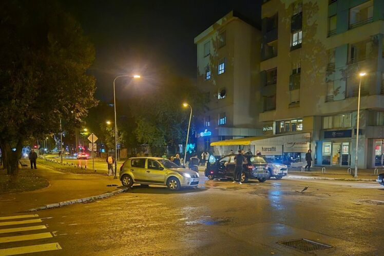 Sudar više vozila na raskrsnici u Banjaluci
