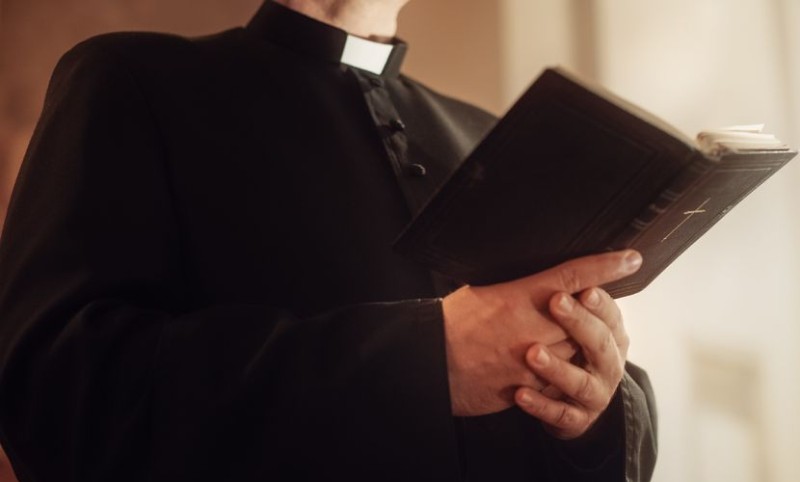 Mora u zatvor: Sveštenik iz Hrvatske osuđen zbog pedofilije