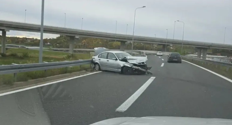 Čeka se policija: Saobraćajka na autoputu Doboj-Banjaluka