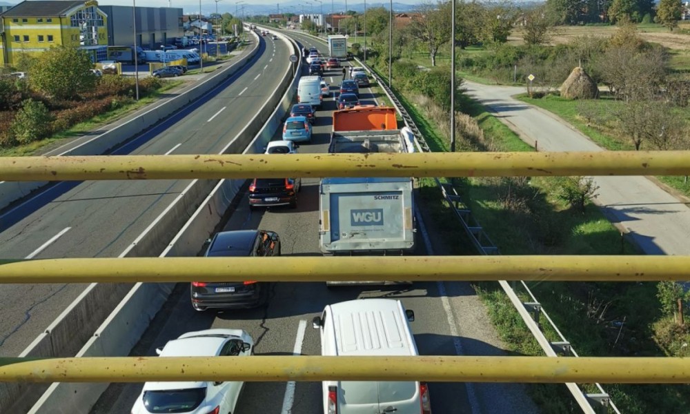 Stvorena gužva, budite na oprezu! Saobraćajka na brzoj cesti kod Banjaluke VIDEO