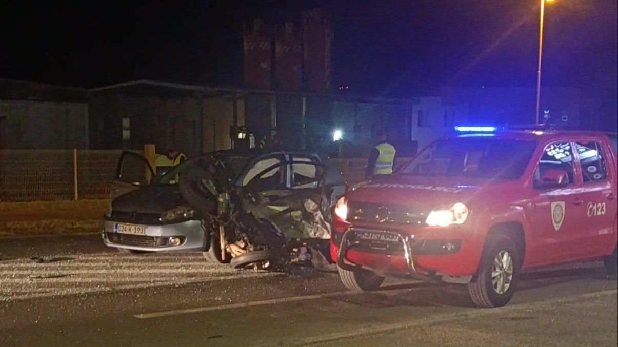 Tragedija u ovom dijelu BiH: U teškoj saobraćajnoj nesreći poginuo motociklista, više osoba povrijeđeno