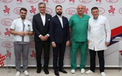 Inovativna operacija koljena: Zajednički hirurški poduhvat stručnjaka iz Banjaluke i Zagreba u UKC-u Srpske