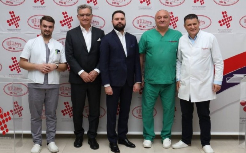 Inovativna operacija koljena: Zajednički hirurški poduhvat stručnjaka iz Banjaluke i Zagreba u UKC-u Srpske