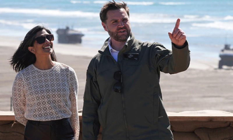 Incident tokom vojne vježbe: Geleri pogodili vozila iz obezbjeđenja Džej Di Vensa