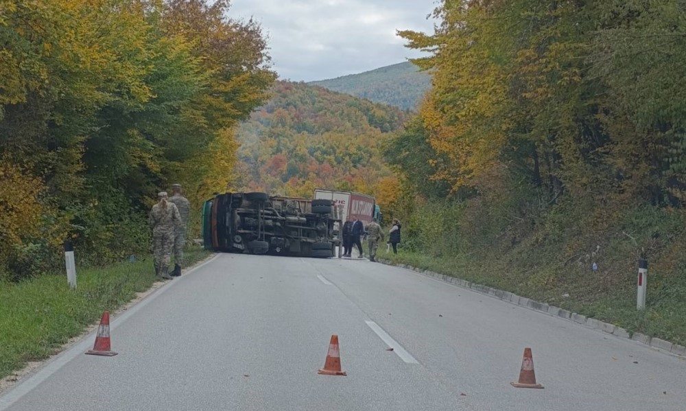 Nesreća na Manjači: Prevrnuo se kamion