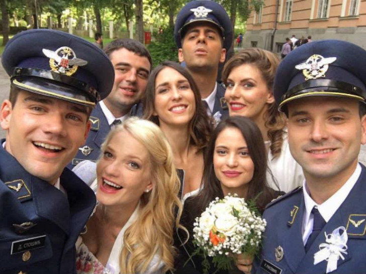 Na vjenčanju bile i kolege: Glumica iz “Vojne akademije” stala na „ludi kamen“