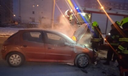 Posao za vatrogasce: U Banjaluci tokom jutarnjih sati gorio automobil FOTO