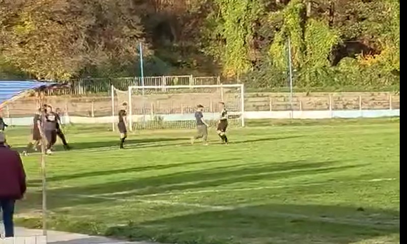 Dnevna doza seoskog fudbala u BiH: Zbog penala u 93. minutu pokrenuta hajka na sudiju VIDEO