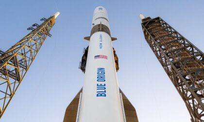 Istorijsko lansiranje: Divovska raketa Džefa Bezosa poletjela prema Marsu VIDEO