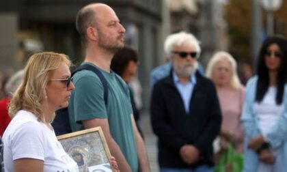 Potražila podršku: Dijana Hrka stupila u štrajk glađu kod Skupštine Srbije VIDEO