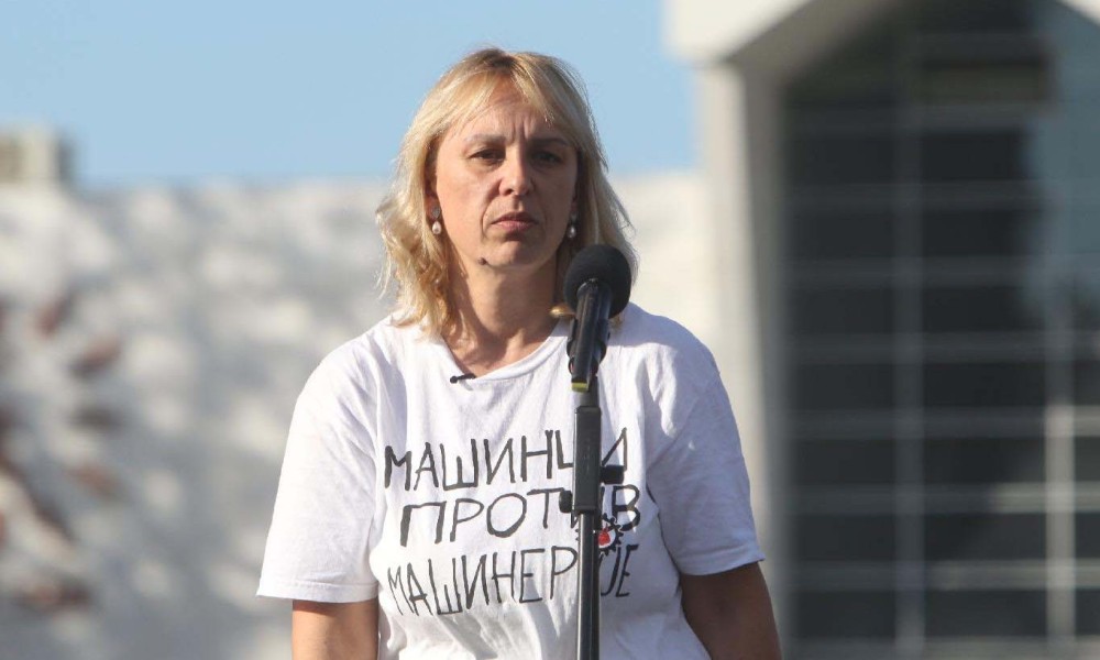 Dijana Hrka nastavlja štrajk glađu: Zasad mirno kod Skupštine Srbije