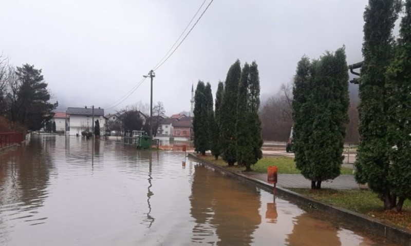 U opasnosti više domaćinstava: Vodostaji rijeka Јošavke i Plive u naglom porastu