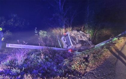 Kombi sletio s puta: Osobe iz vozila pobjegle prije dolaska policije