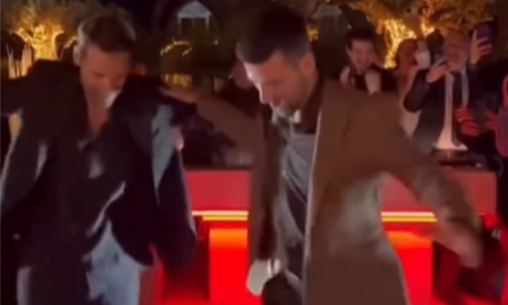 Nole uživa u Atini: Srpski teniser zaigrao sirtaki sa grčkim pjevačem VIDEO