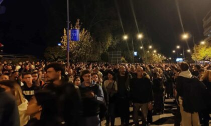 Desetine hiljada građana u Novom Sadu: Građani se okupljaju u ime nastradalih VIDEO