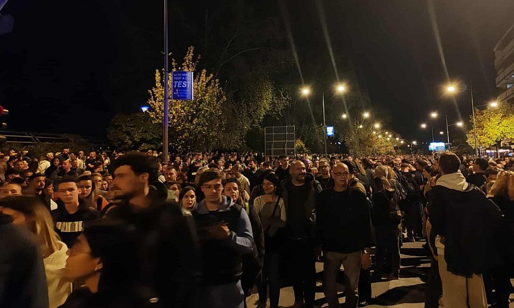 Desetine hiljada građana u Novom Sadu: Građani se okupljaju u ime nastradalih VIDEO