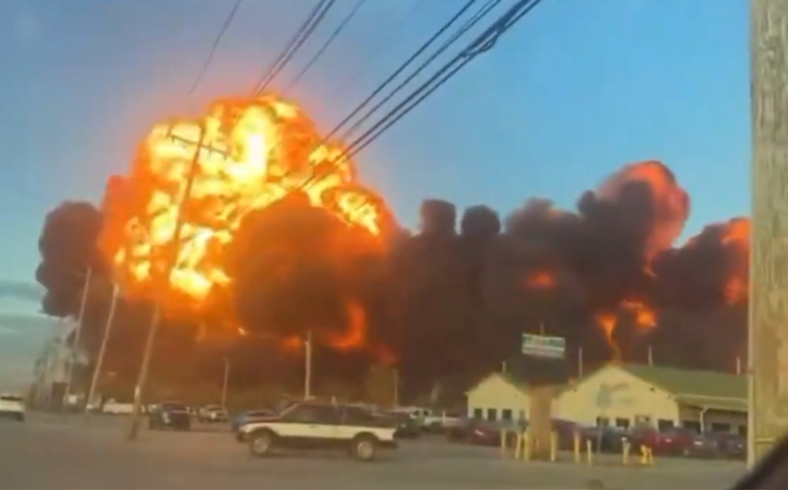 Teška nesreća u SAD-u: Avion se srušio prilikom polijetanja, više ljudi poginulo VIDEO