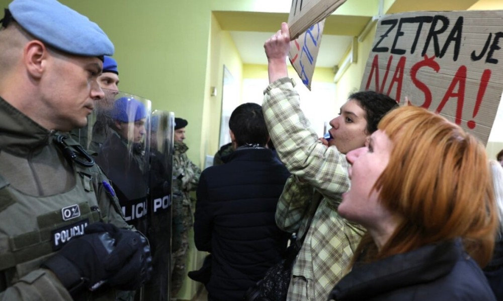 Drama u Sarajevu zbog izraelskog kluba: Grupa građana pokušala upasti na sjednicu FOTO