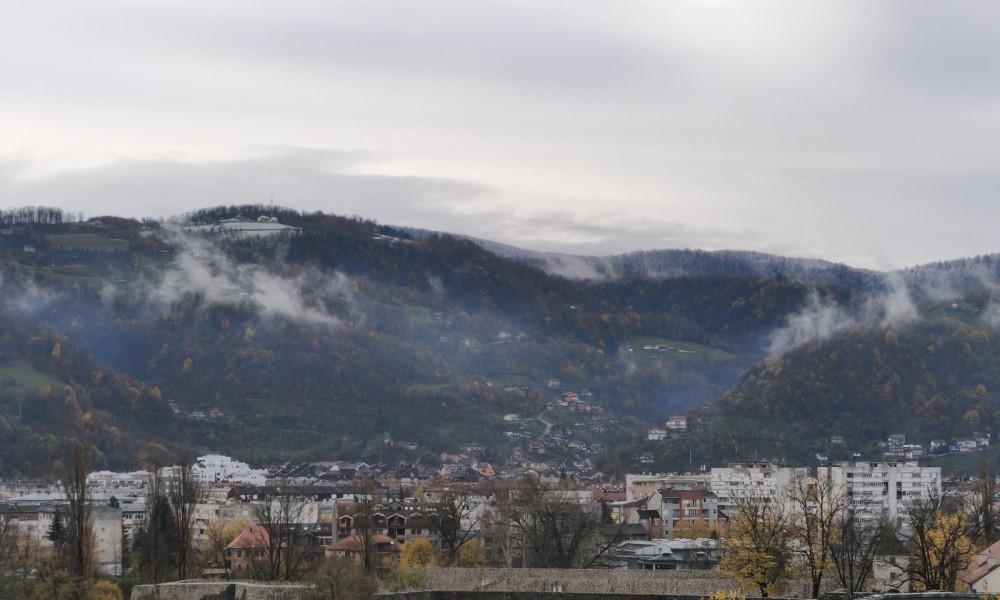 Veliki pad temperature donio prvi snijeg: Zabijelila se brda oko Banjaluke VIDEO
