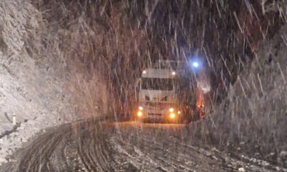 Zavejani putevi u Srpskoj: Kamioni stoje u mjestu, ide se mic po mic VIDEO