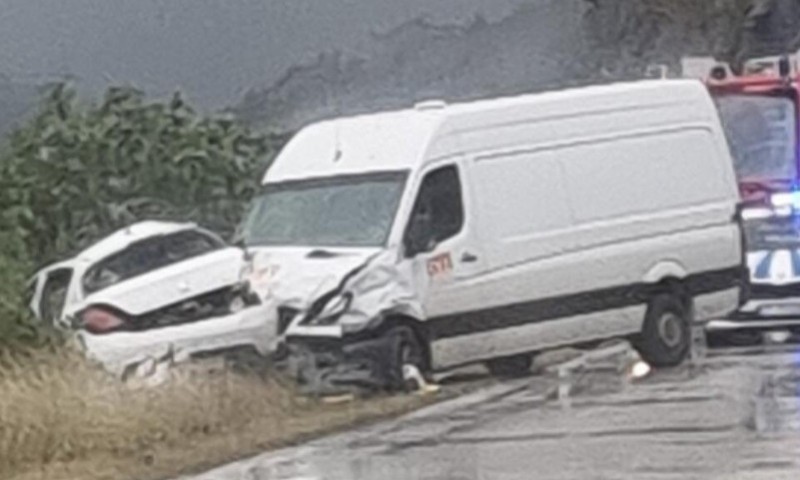 Sudar kombija i automobila: Jedna osoba izgubila život