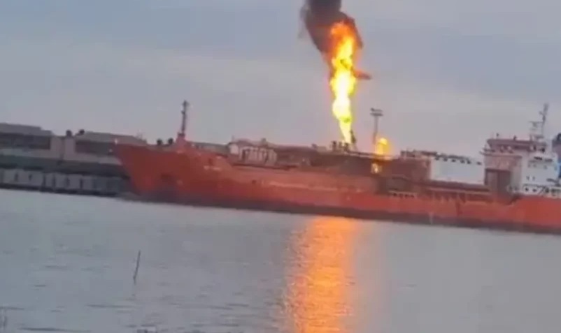 U toku evakuacija čitavog grada! Eksplozija na Dunavu: Rusi pogodili tanker pun gasa VIDEO