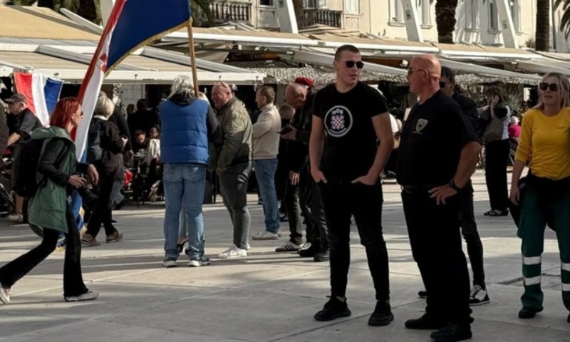 Pjevaju se Thompsonove pjesme: Počeo protest Torcide u Splitu