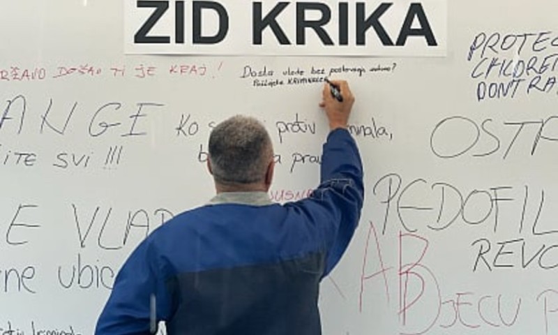 Stradalo 13 osoba: Tuzlaci protestuju i traže ostavke nakon požara u Domu penzionera