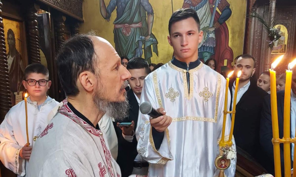 Vladika Dimitrije služio liturgiju: Ugledajmo se na mitrovdanske junake