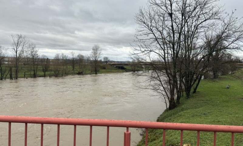 Nema mjesta panici: Vrbas premašio kotu redovne odbrane od poplava FOTO/VIDEO