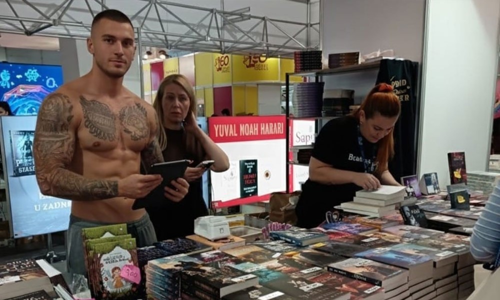 Kako privući pažnju? Fotografija sa sajma knjiga u Zagrebu postala hit FOTO