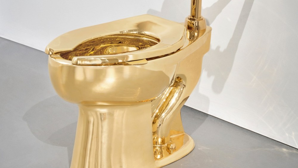 Vrijedan 12 miliona dolara: Američka kompanija kupila zlatni toalet VIDEO