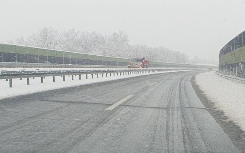 Ekipe na terenu: Auto-put “9. januar” Banjaluka-Doboj potpuno očišćen od snijega VIDEO