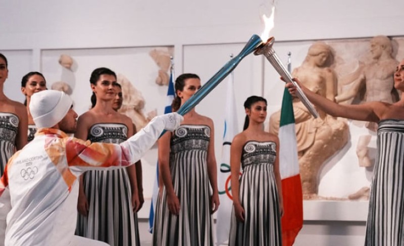 Plamen krenuo iz drevne Olimpije: Upaljena olimpijska baklja za ZOI 2026. godine