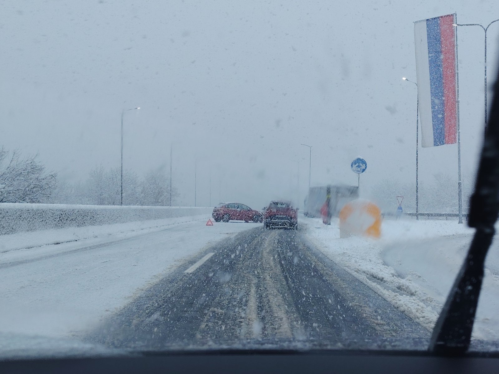 Snijeg paralisao saobraćaj: Udes u Banjaluci