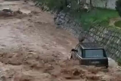 Apokaliptične scene na ulicama Budve: Bujica nosila automobile, stanovi poplavljeni VIDEO