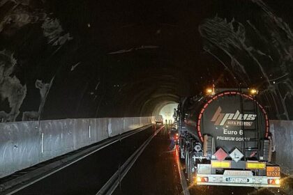 Cisterna blokirala put: Obustavljen saobraćaj na putu Sarajevo – Konjic