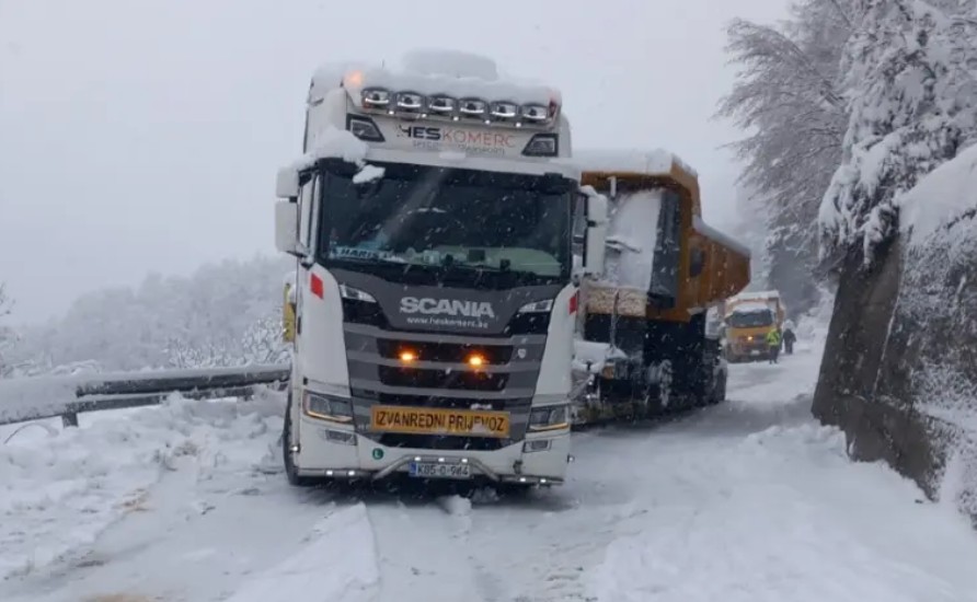 Totalno obustavljen saobraćaj: Popriječila se se tri dampera