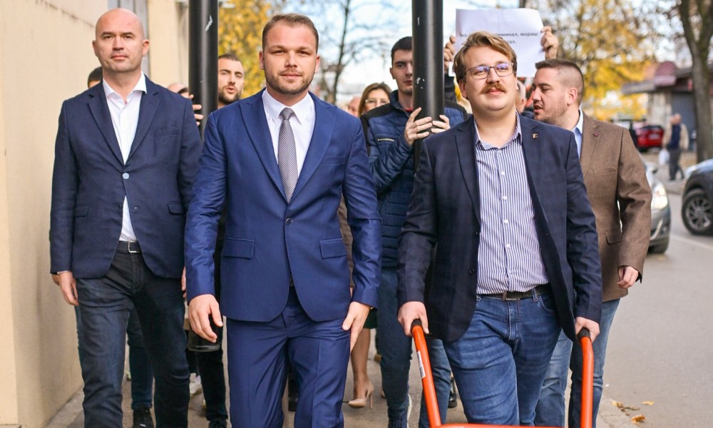 Donijeli “radare” i pehar: Stanivuković peformansom proslavio poništeni tender FOTO